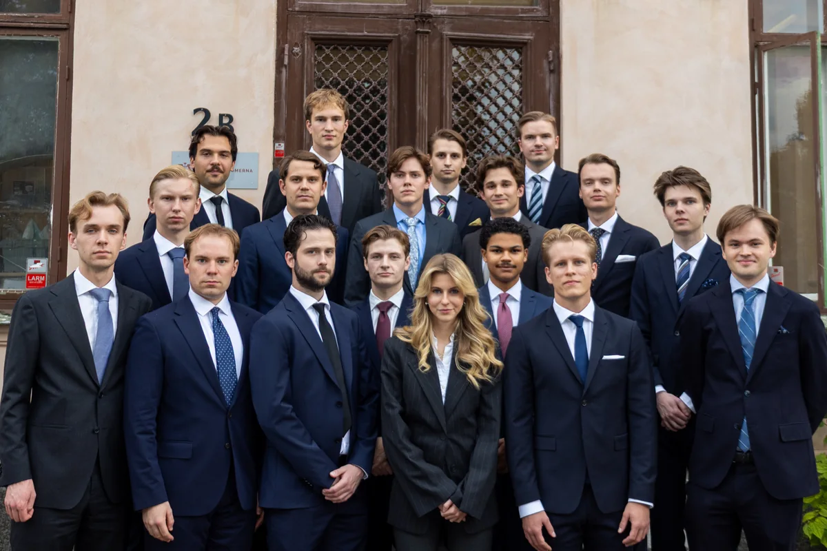 The UEAM team for fall 2026, standing in three rows in front of a building entrance.